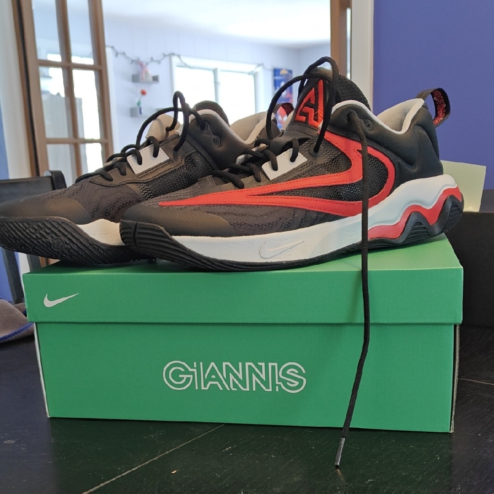 Nike Giannis immortality 3, Black and Red mens size 13 Sneakers